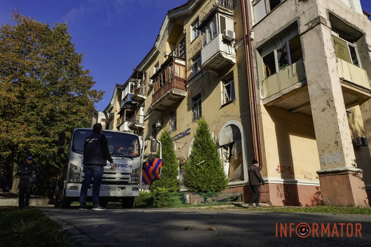 Вибуховою хвилею винесло вікна з рамами: що відбувається на місці атаки у Дніпрі 13