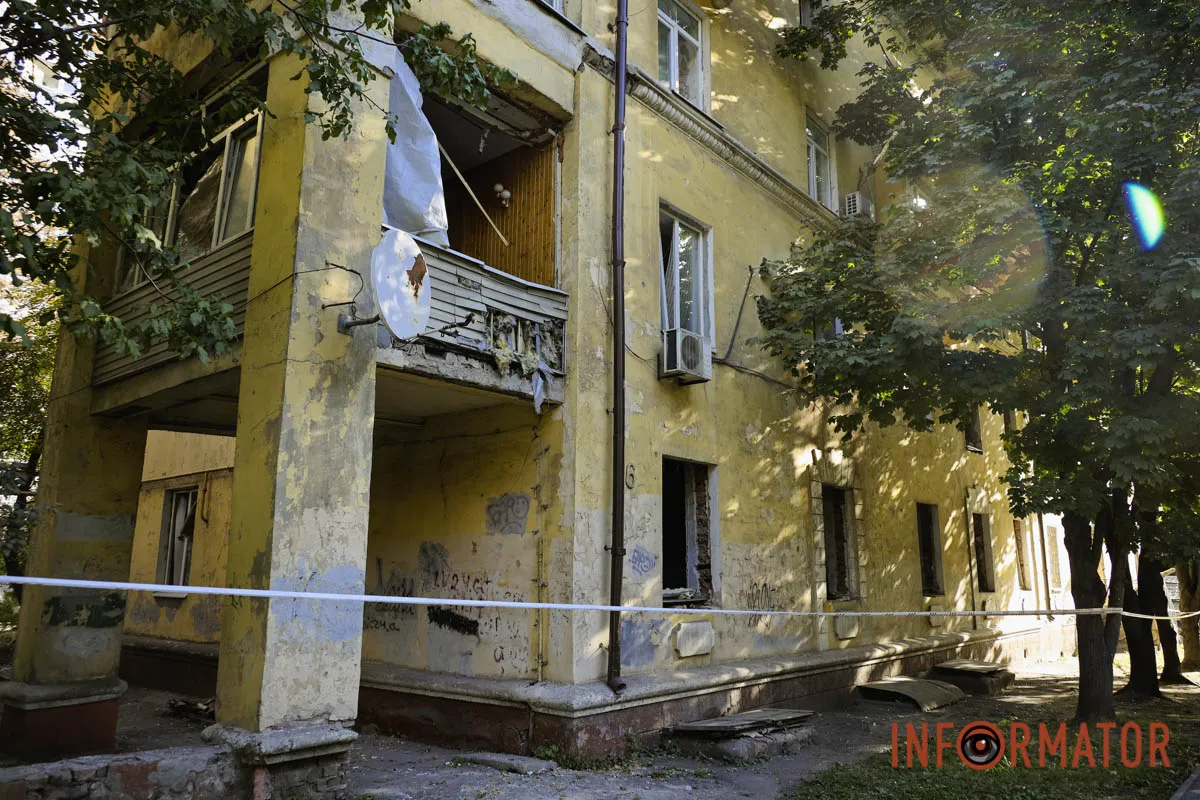 Вибуховою хвилею винесло вікна з рамами: що відбувається на місці атаки у Дніпрі 27