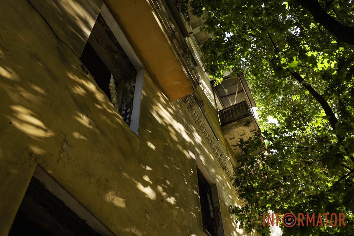 Вибуховою хвилею винесло вікна з рамами: що відбувається на місці атаки у Дніпрі 37