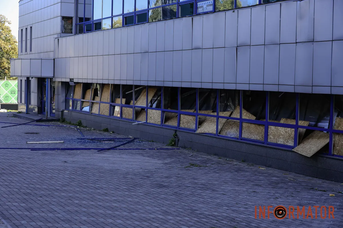 Вибуховою хвилею винесло вікна з рамами: що відбувається на місці атаки у Дніпрі 68