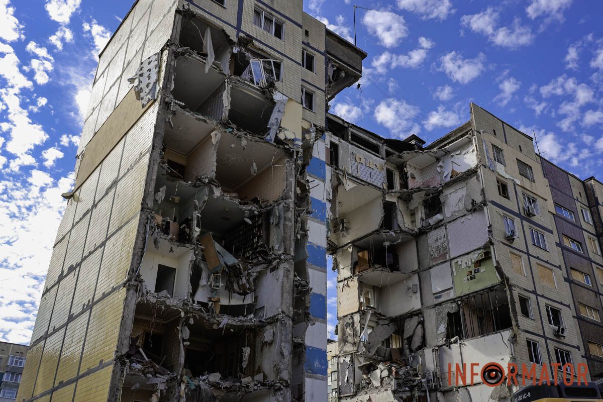 Как в Днепре продвигаются работы по демонтажу поврежденной дроном части дома на проспекте Героев 1