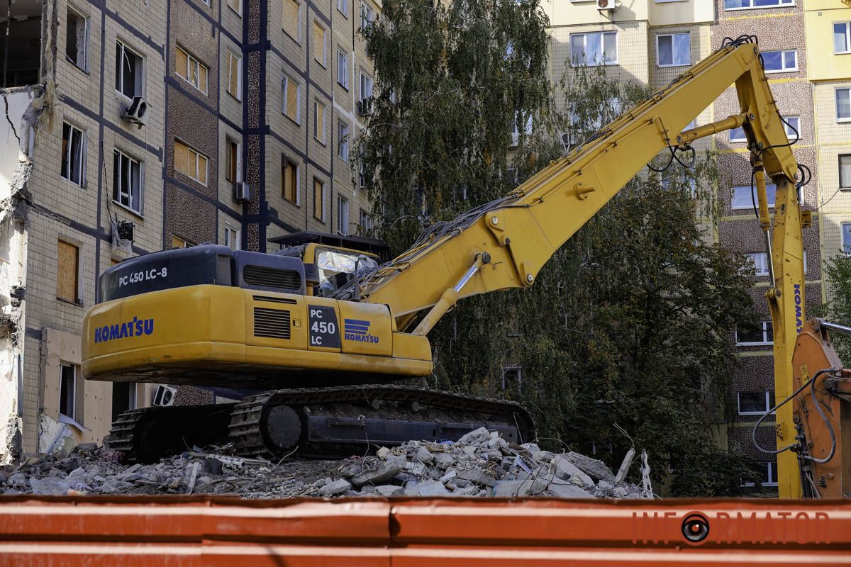Как в Днепре продвигаются работы по демонтажу поврежденной дроном части дома на проспекте Героев 30