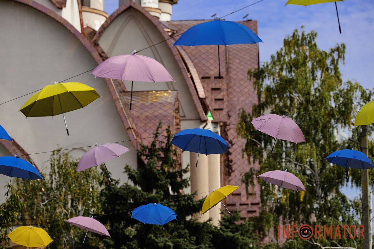 Осінь поступово захоплює міський простір Дніпра