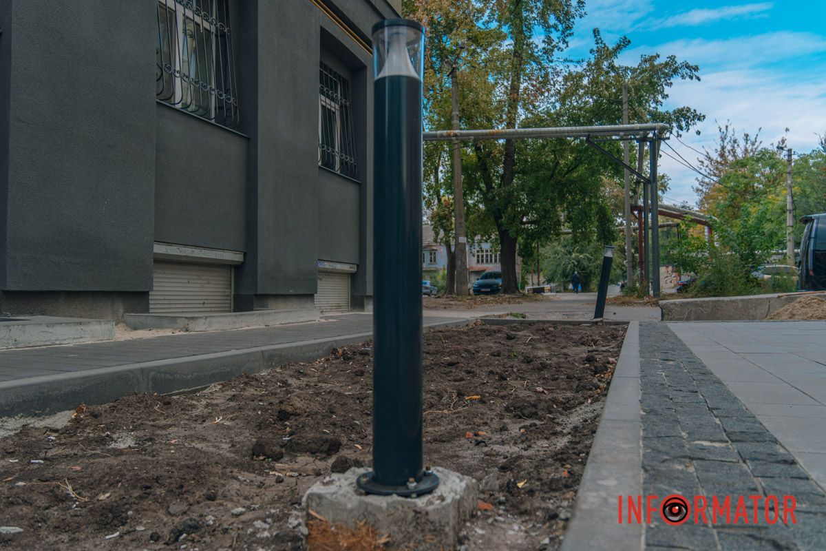 В реальності вже мінус один ліхтар