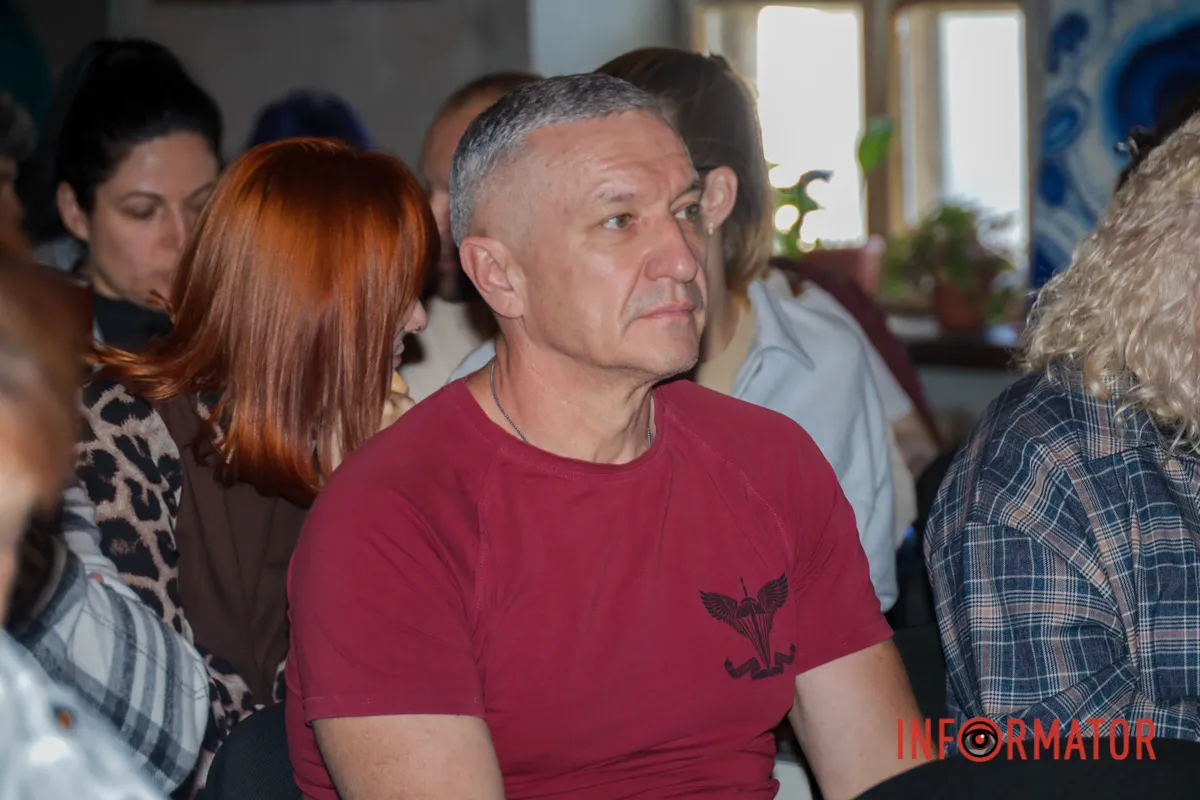 Для достовірності матеріалу автор проходив поліграф "Це документ для Гаазького трибуналу": у Дніпрі ветеран та колишній військовополонений Олексій Ануля презентував документальну книгу Jigle Bellz 7