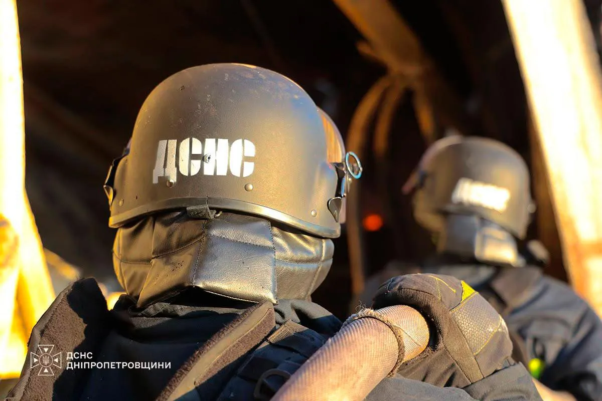 Масштабна пожежа після обстрілу: у Дніпропетровській області спалахнув склад із сільгосптехнікою 2