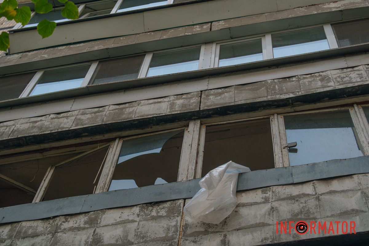 Крупний план пошкодженого балкона