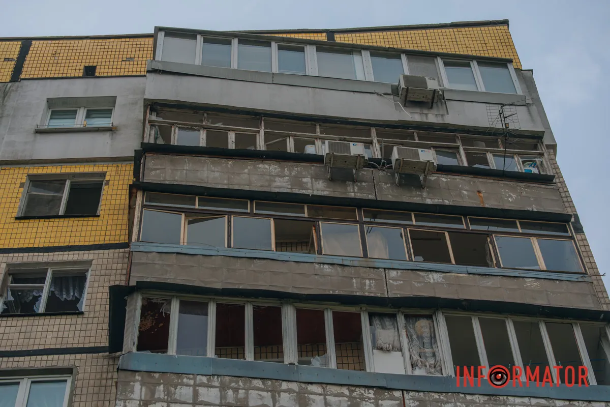 Наразі у дворах пошкоджених багатоповерхівок триває активна робота