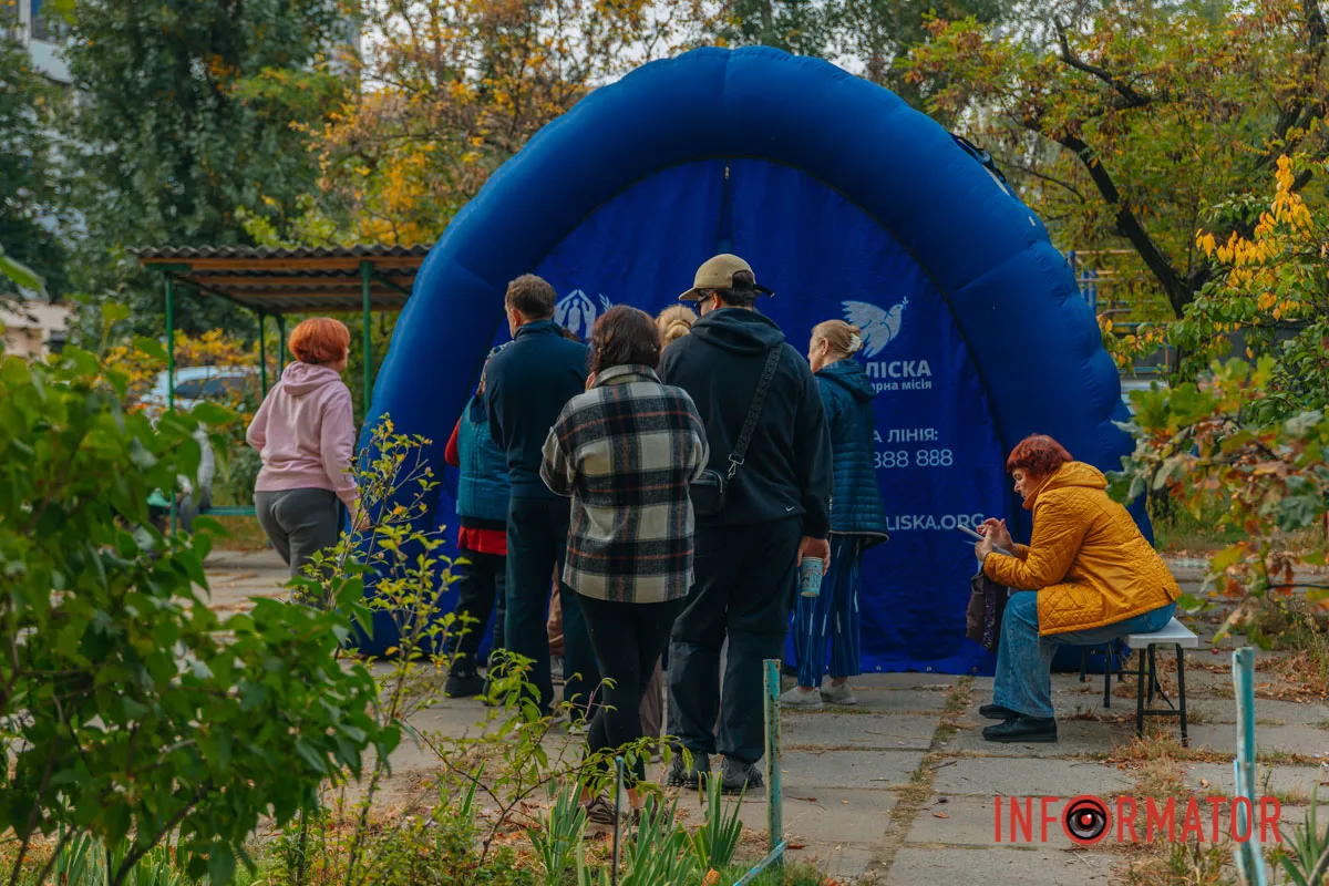 Робота благодійників та волонтерів на місці ранкового авіаудару