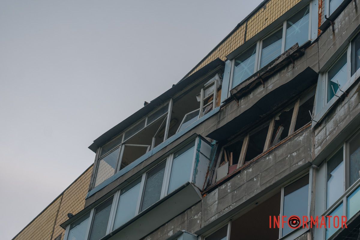 Пошкоджені балкони верхніх поверхів