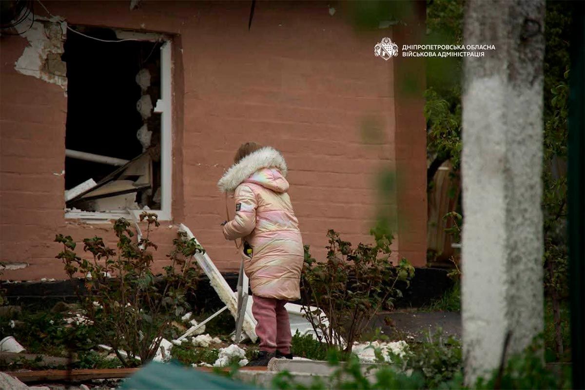 Ворог атакував БпЛА Зруйновані будинки, загиблі та постраждалі: фото з місця атаки рф по Дніпровському району 13
