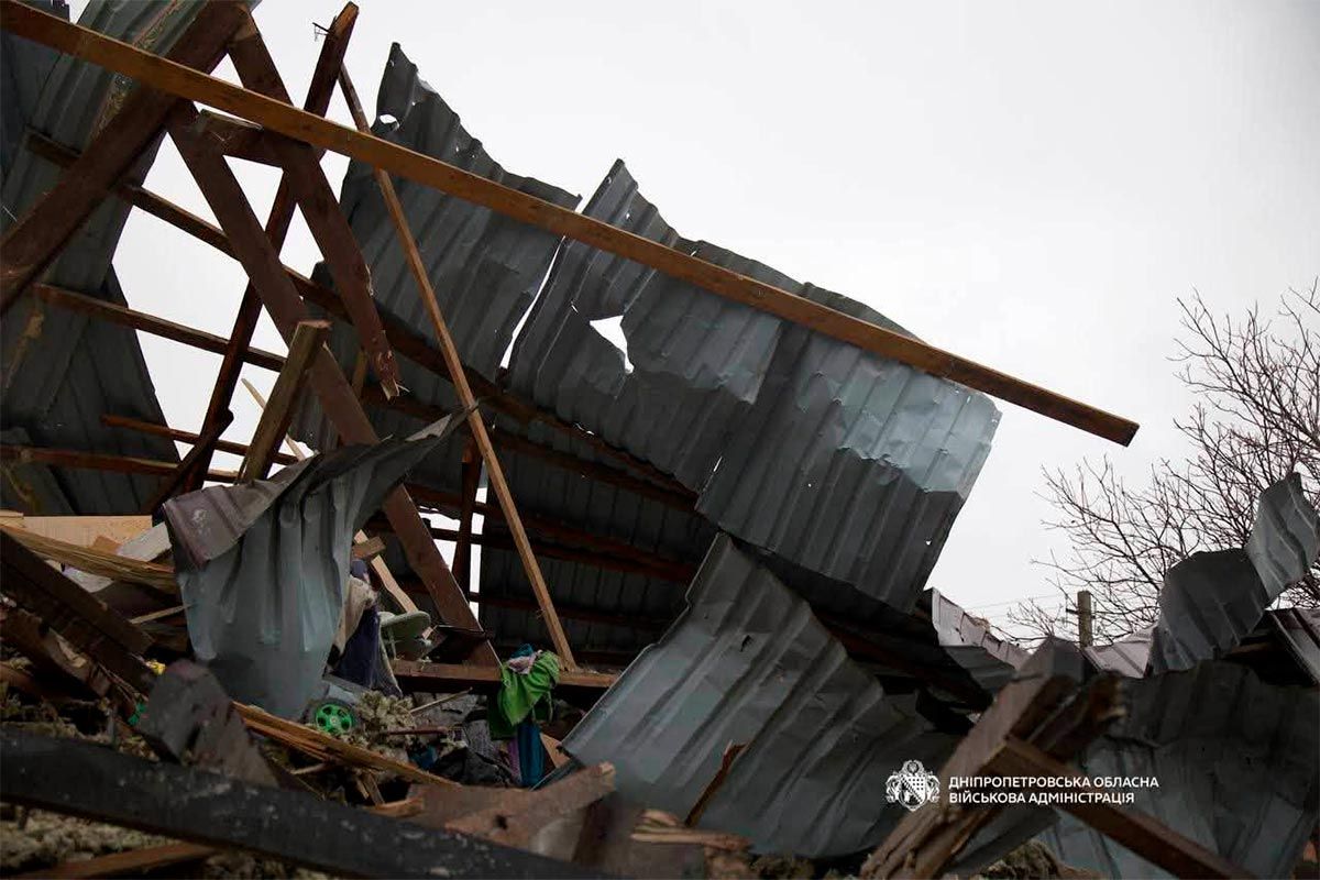 Все що залишилось від даху Зруйновані будинки, загиблі та постраждалі: фото з місця атаки рф по Дніпровському району 14
