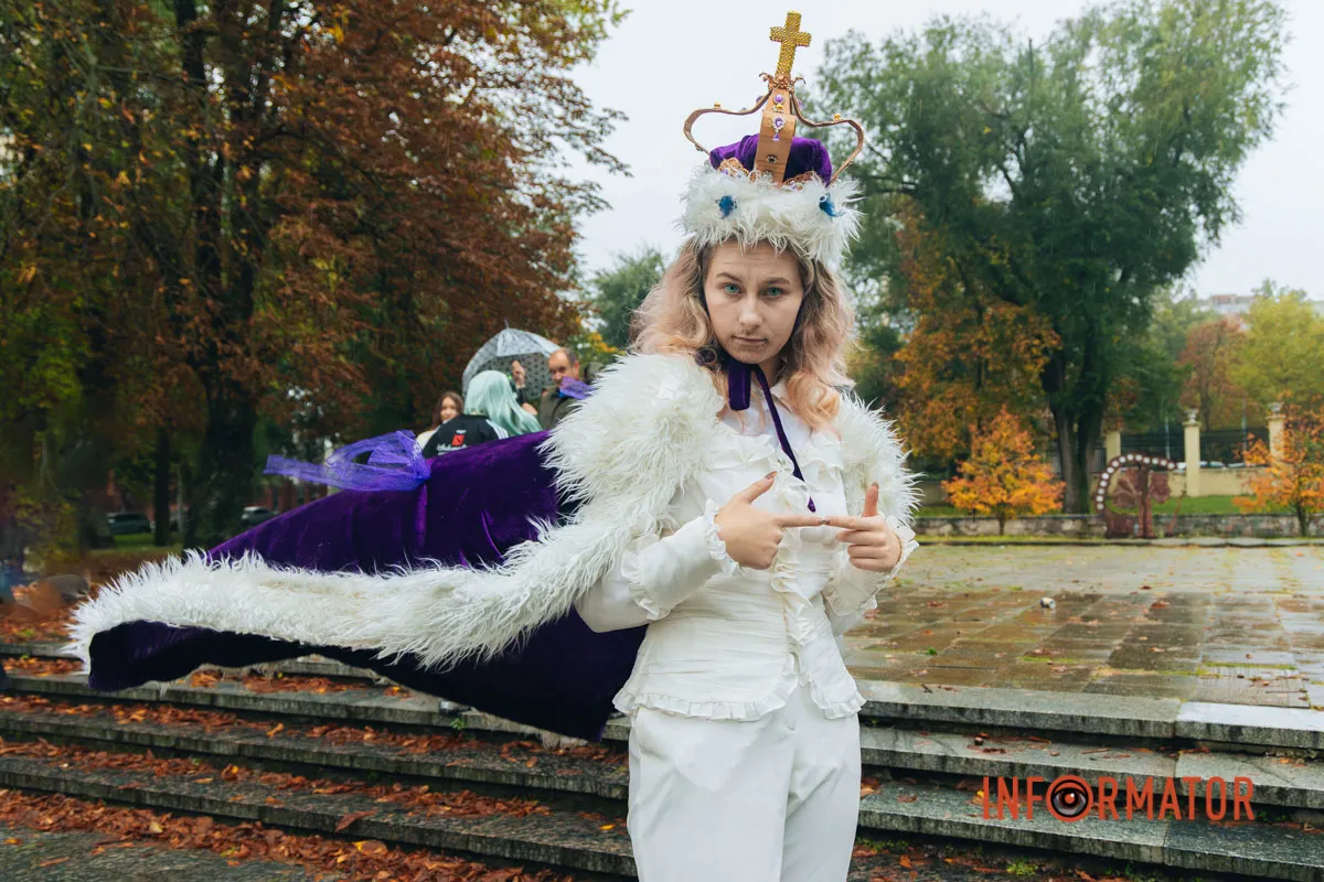 Відвідувачі підійшли до костюмів із креативом