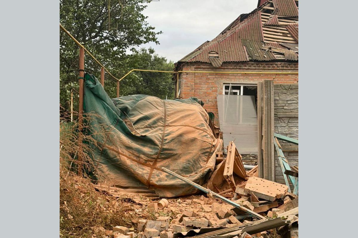 Від обстрілу також постраждали місцевий палац культури та сільськогосподарське підприємство Від обстрілу також постраждали місцевий палац культури та сільськогосподарське підприємство