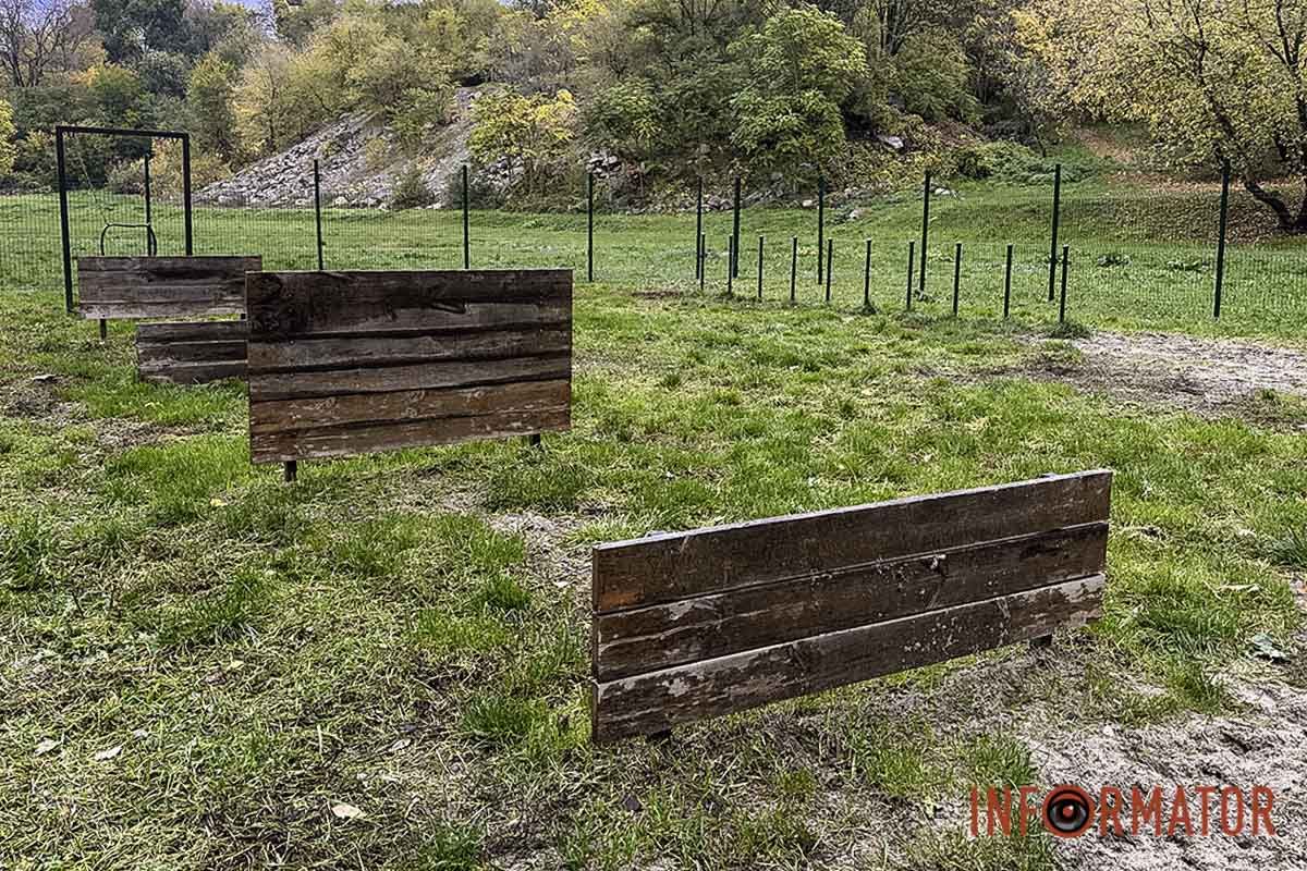 У парку Зелений Гай в Дніпрі облаштували місце для вигулу собак 9