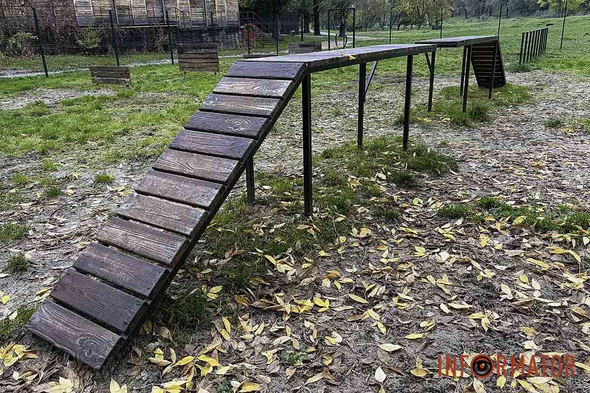 У парку Зелений Гай в Дніпрі облаштували місце для вигулу собак 11