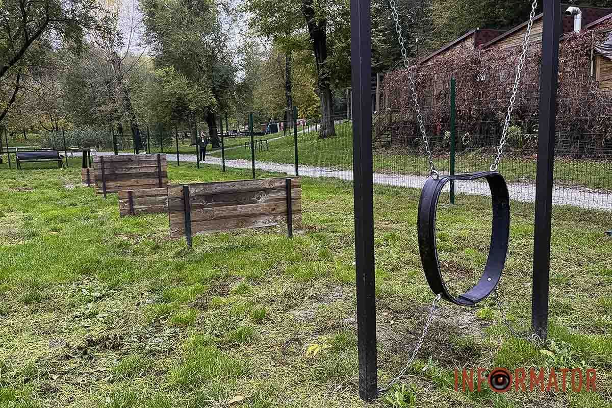 У парку Зелений Гай в Дніпрі облаштували місце для вигулу собак 8