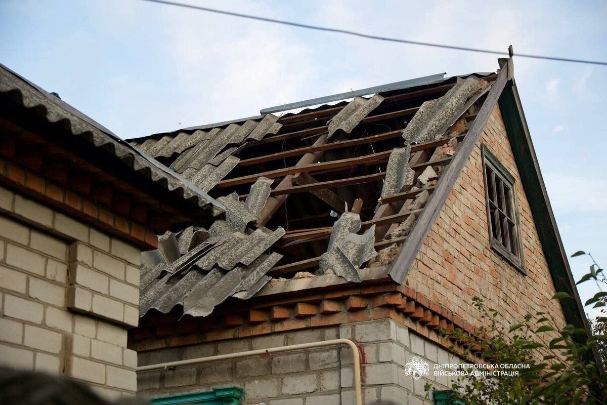Фото: пресслужба ОВА Армія рф атакувала Дніпро на світанку: понівечені будинки 9