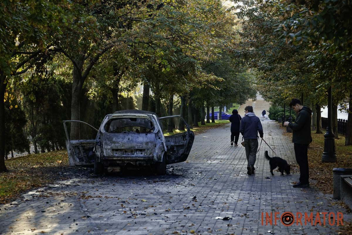 Водій живий та здоровий У Дніпрі на проспекті Дмитра Яворницького після ДТП загорівся Renault 6