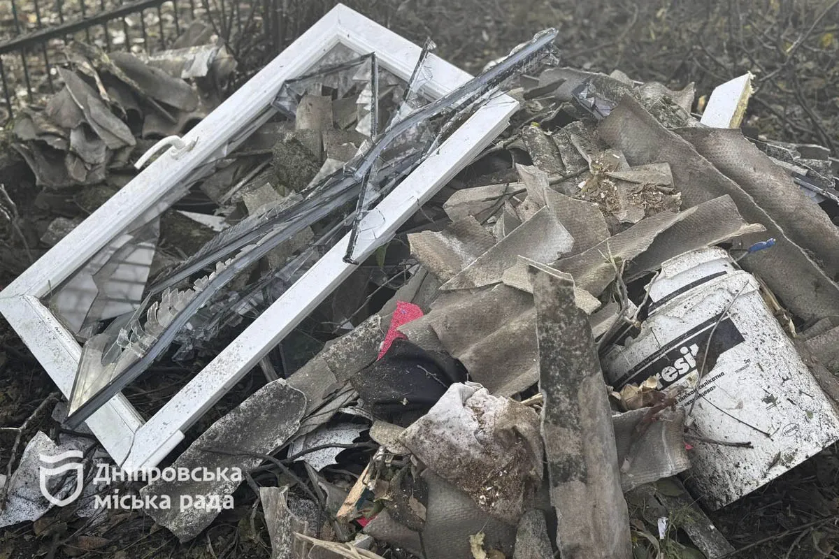 У Дніпрі через ранкову атаку 20 жовтня пошкоджені 10 приватних будинків: тривають відновлювальні роботи 4