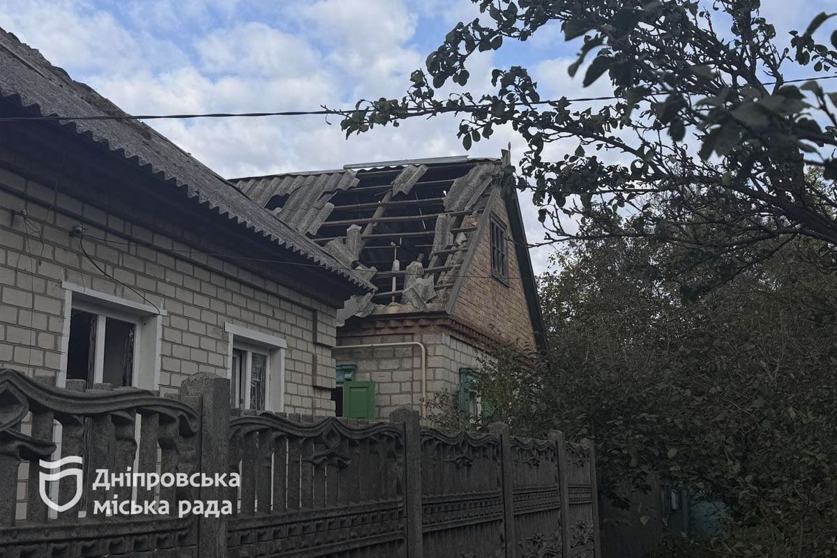 У Дніпрі через ранкову атаку 20 жовтня пошкоджені 10 приватних будинків: тривають відновлювальні роботи 5
