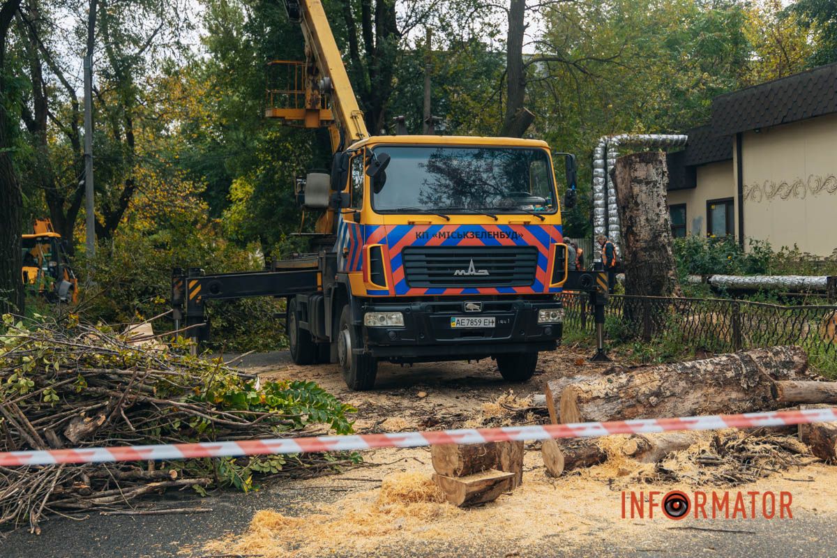 На локації працює бригада комунальників