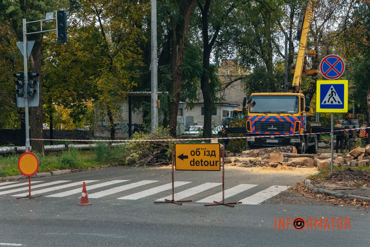 Ділянка дороги наразі огороджена попереджувальною стрічкою