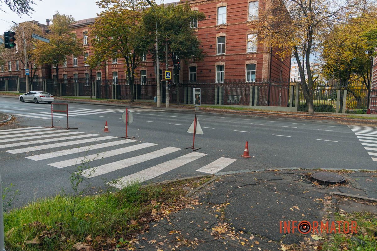 Водіям на замітку: у Дніпрі через вирубку дерев перекрили вулицю Академіка Георгія Дзяка 10