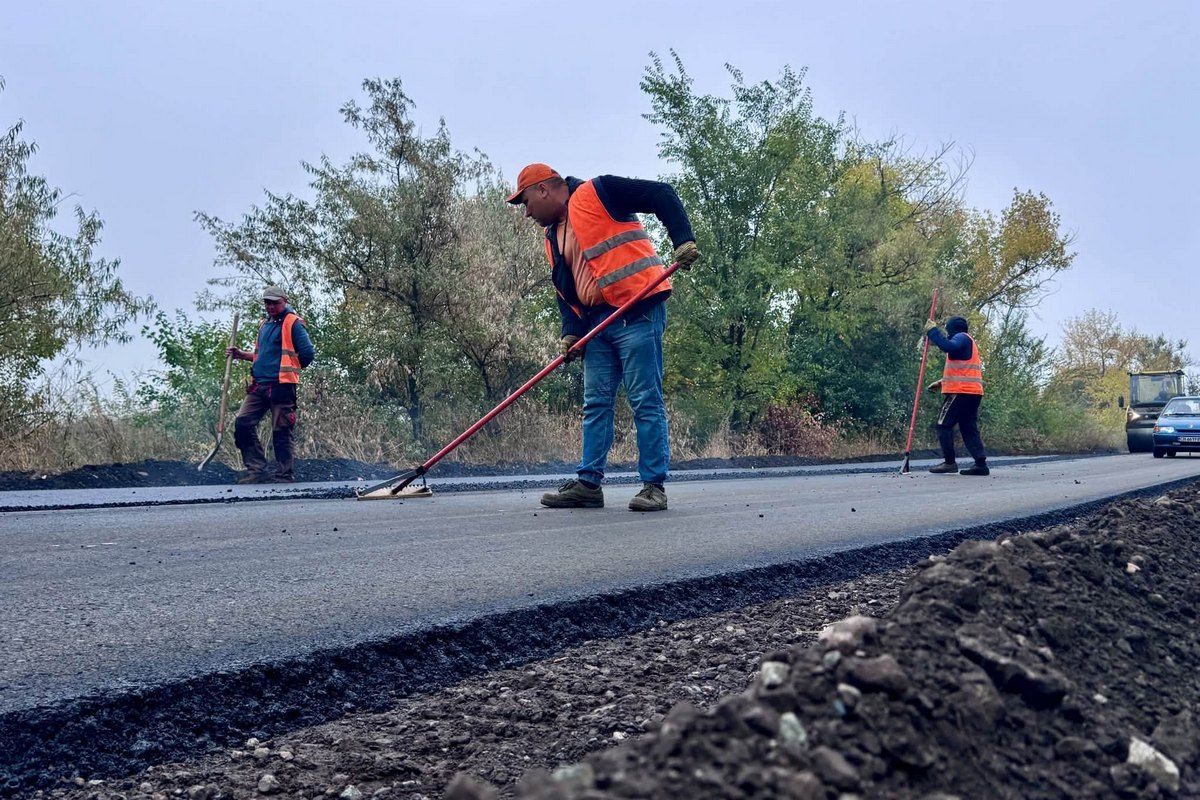 На этой неделе завершают работы на автодороге Т-04-08 Павлоград – Васильковка – Новониколаевка – Орехов – Токмак
