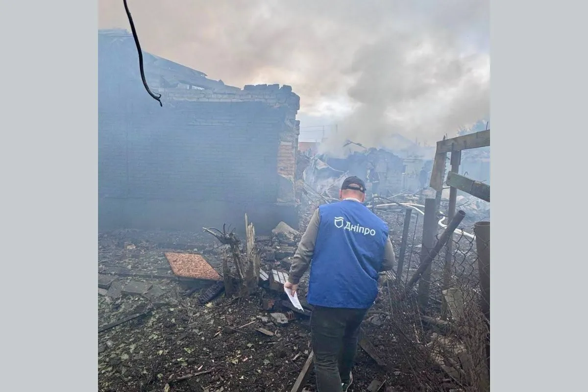 Загалом внаслідок ударів пошкоджені 11 приватних будинків Загалом внаслідок ударів пошкоджені 11 приватних будинків