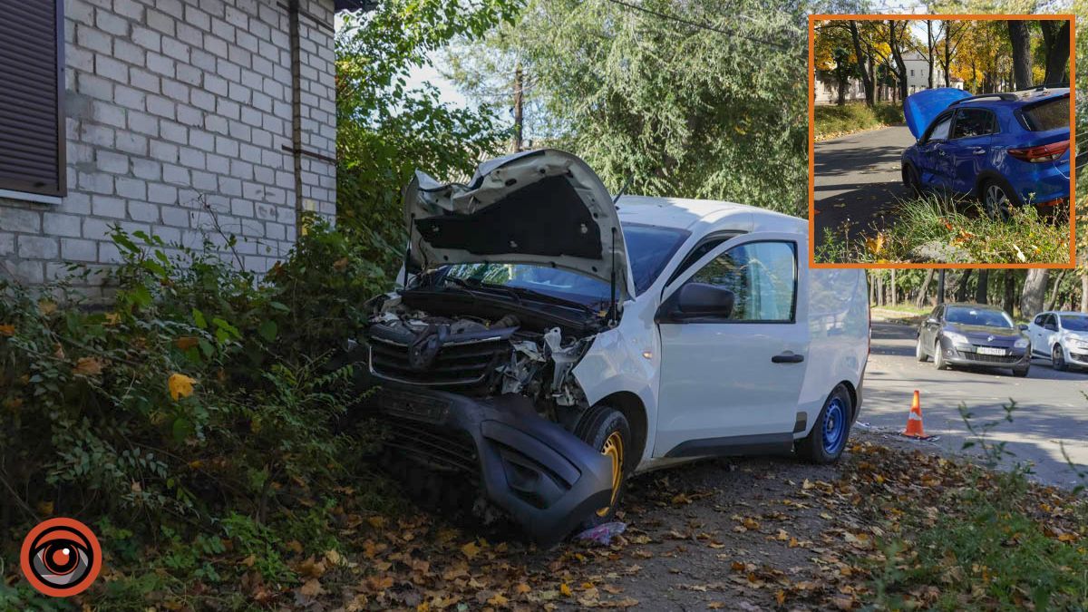 У Дніпрі на Щепкіна Renault після зіткнення з Kia вилетів на пішохідну зону