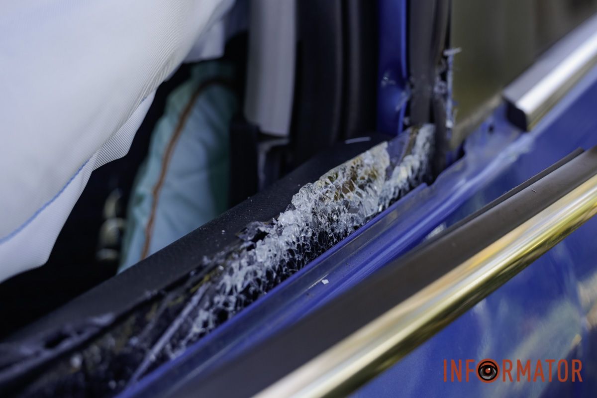 В Днепре на Щепкина Renault после столкновения с Kia вылетел на пешеходную зону 6
