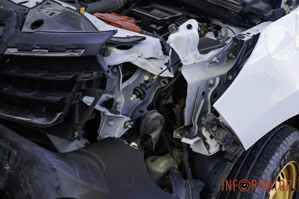 В Днепре на Щепкина Renault после столкновения с Kia вылетел на пешеходную зону 7