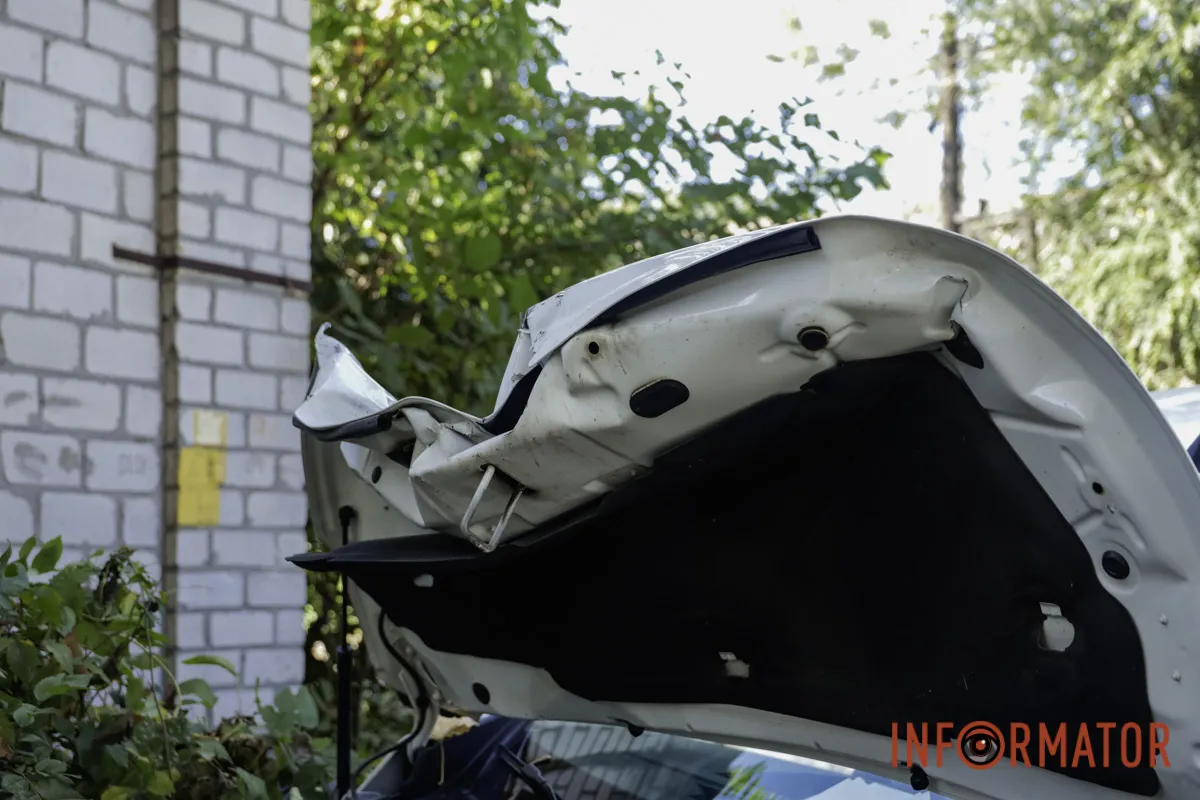 В Днепре на Щепкина Renault после столкновения с Kia вылетел на пешеходную зону 2