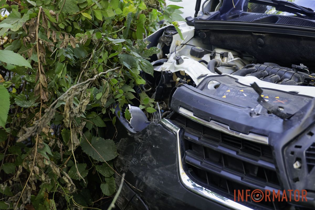В Днепре на Щепкина Renault после столкновения с Kia вылетел на пешеходную зону 12