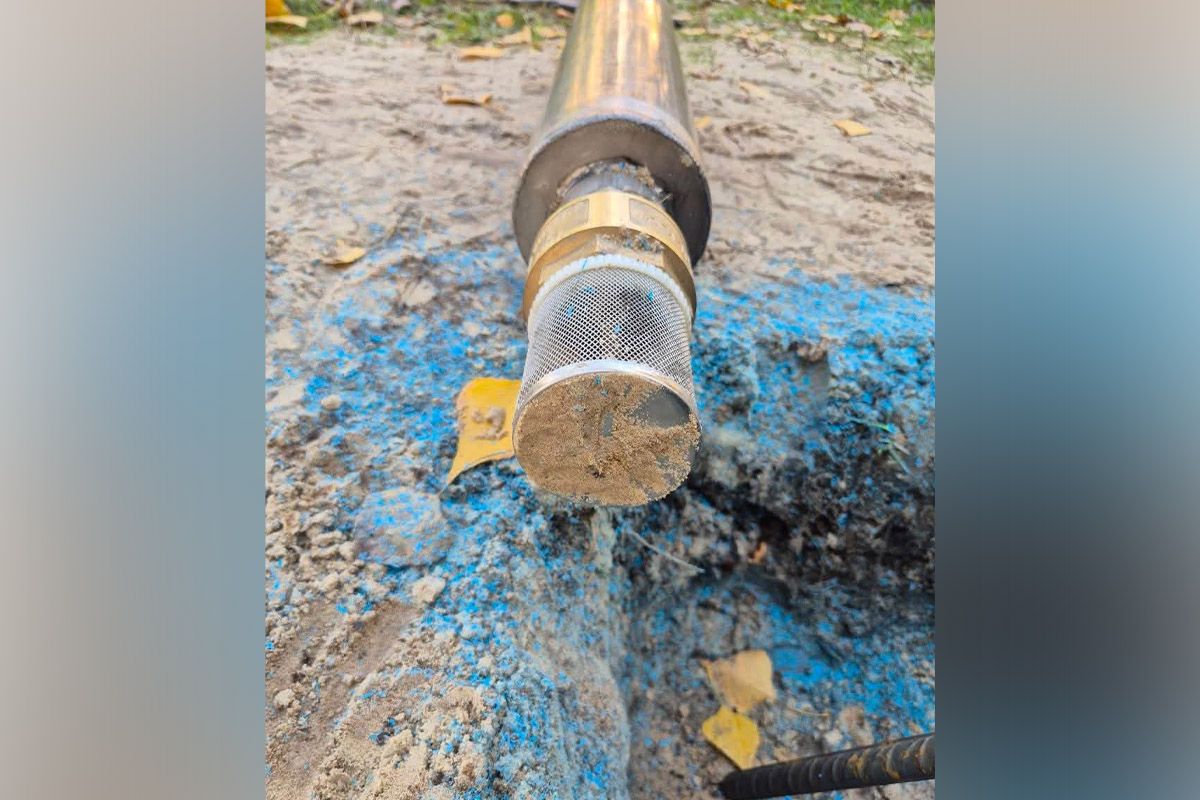 Ее пробурили для установки ручной колонки с водой