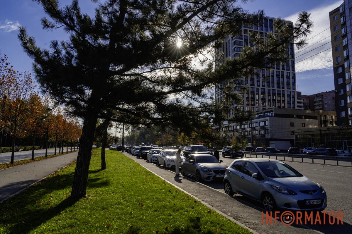 Дніпро в осінніх барвах: сквер Прибережний перетворився на мальовничу локацію 32
