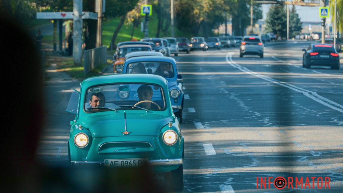 У Дніпрі відбувся пробіг-виставка ретро-автомобілів: фоторепортаж Інформатора