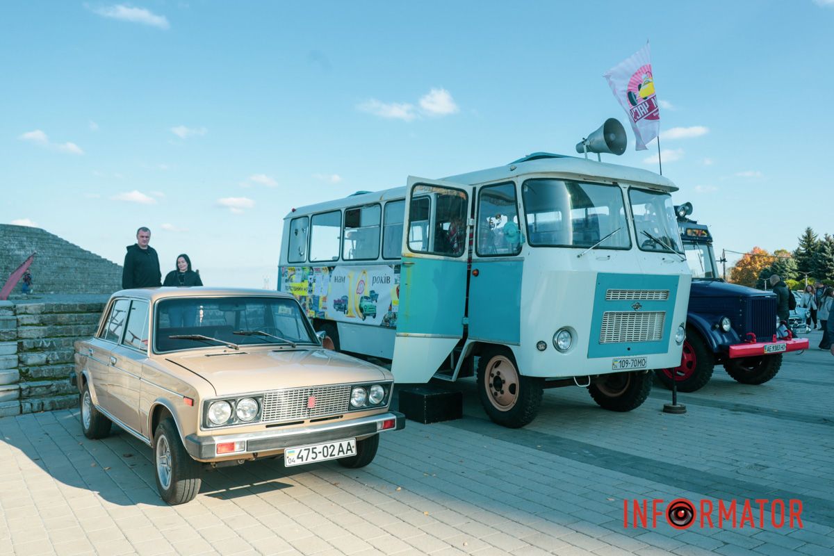 У Дніпрі відбувся пробіг-виставка ретро-автомобілів: фоторепортаж Інформатора 15
