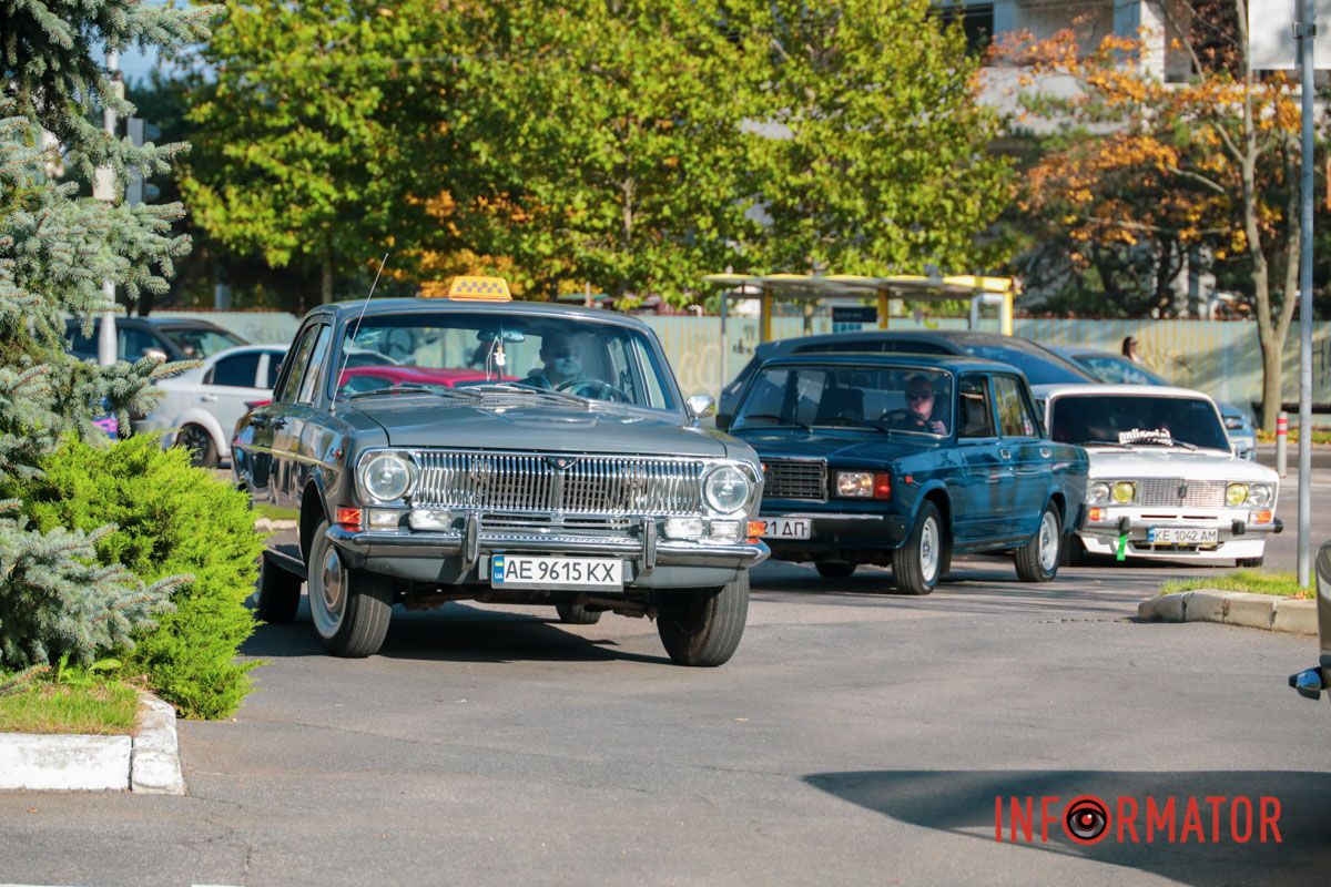 У Дніпрі відбувся пробіг-виставка ретро-автомобілів: фоторепортаж Інформатора 9