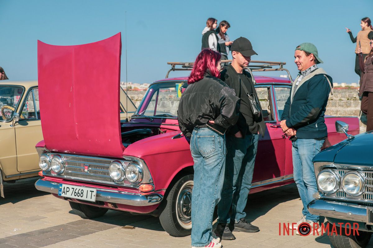 У Дніпрі відбувся пробіг-виставка ретро-автомобілів: фоторепортаж Інформатора 20