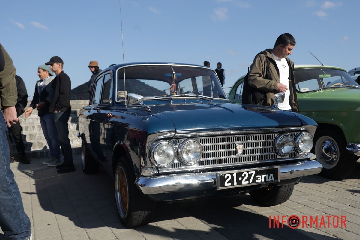 У Дніпрі відбувся пробіг-виставка ретро-автомобілів: фоторепортаж Інформатора 30