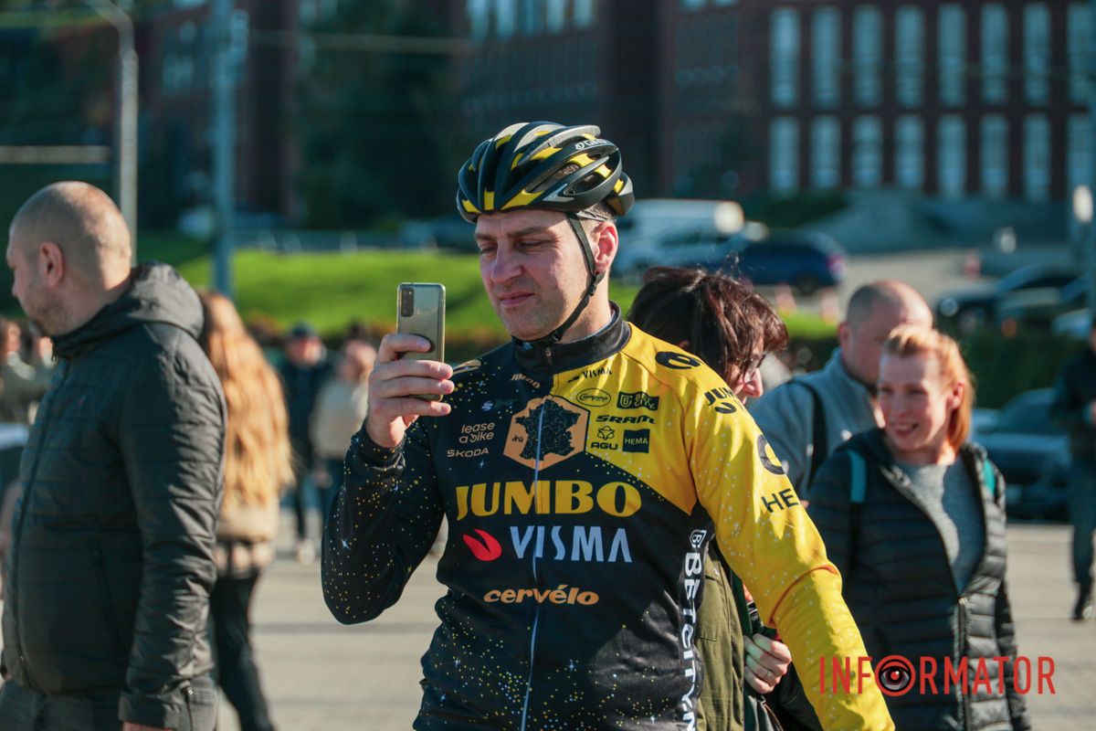 У Дніпрі відбувся пробіг-виставка ретро-автомобілів: фоторепортаж Інформатора 36