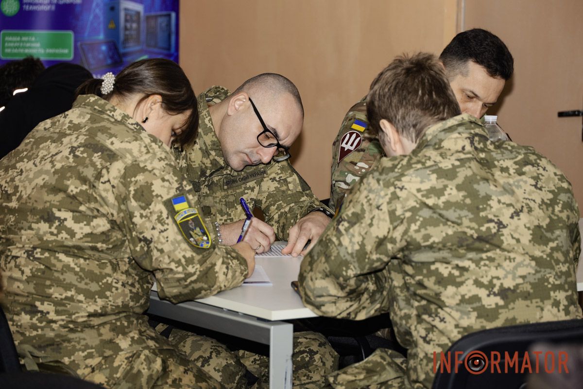 У заході брали участь люди різного фаху Як у Дніпрі 27 жовтня пройшов національний диктант єдності 3