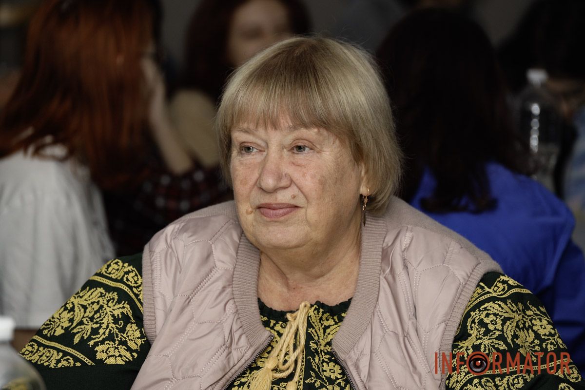 Задля безпеки диктант писали в укритті Як у Дніпрі 27 жовтня пройшов національний диктант єдності 16