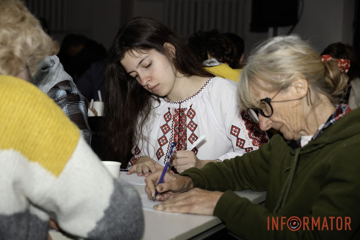 Як у Дніпрі пройшов національний диктант єдності Як у Дніпрі 27 жовтня пройшов національний диктант єдності 27