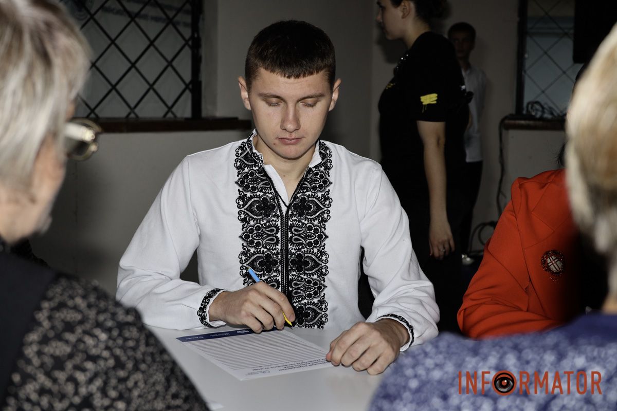 Радіодиктант перевірив уважність і знання правопису Як у Дніпрі 27 жовтня пройшов національний диктант єдності 53
