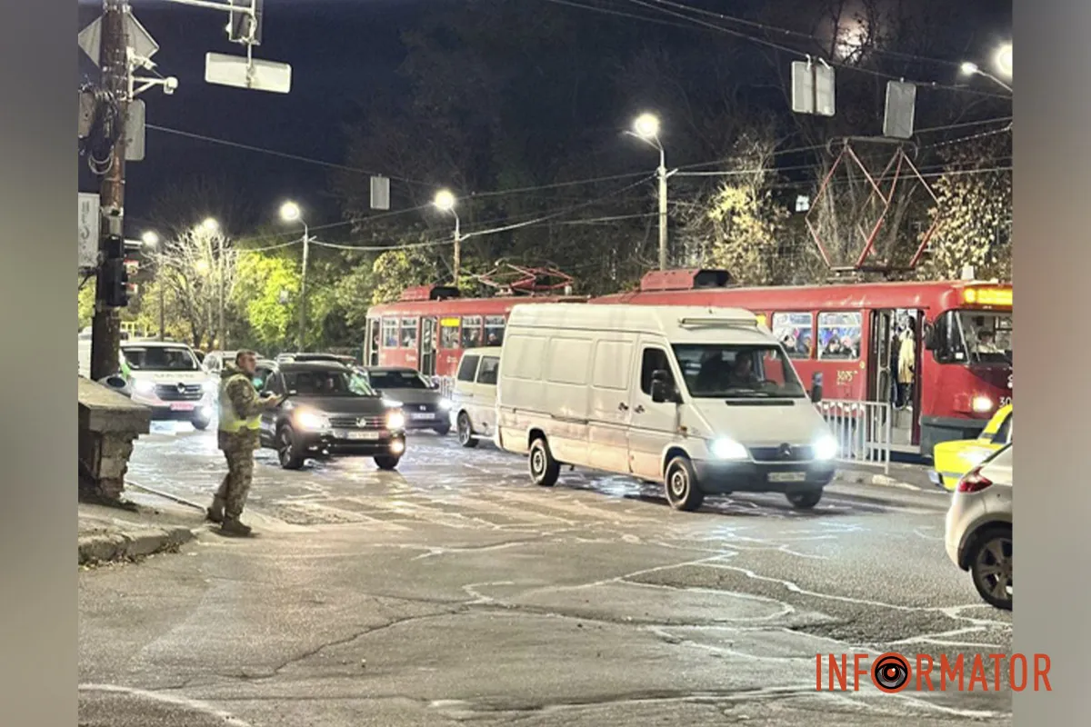 У Дніпрі на проспекті Богдана Хмельницького зіткнулись дві Toyota: одна перекинулась на дах 5