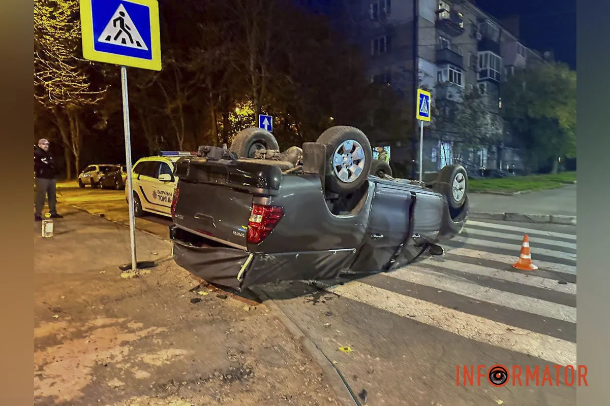У Дніпрі на проспекті Богдана Хмельницького зіткнулись дві Toyota: одна перекинулась на дах 7