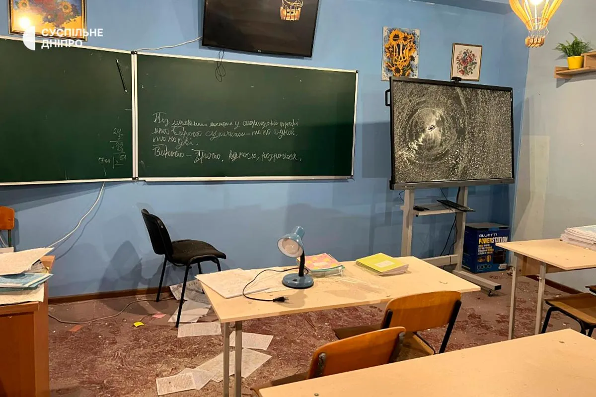 На стадион упали обломки дрона На стадион упали обломки дрона